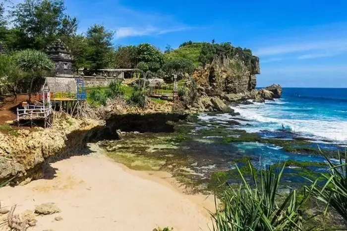 Pantai Ngobaran, Pantai dengan Panorama Alam yang Indah di Jogja